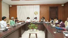 రేవంత్ ప్రభుత్వంకన్నా మీనాక్షి నటరాజనే బెటరా ?