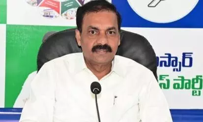 మాజీ మంత్రి కాకాణి కై పోలీసుల వేట ముమ్మరం మాజీ మంత్రి కాకాణి కై పోలీసుల వేట ముమ్మరం