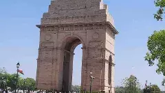 చెత్త కుప్పల్లో బతుకును వెతుక్కుంటున్న హస్తిన  భావి పౌరులు