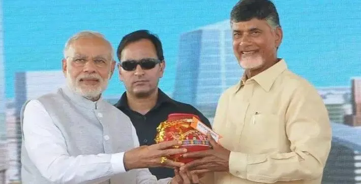 అమరావతిని కమ్మేసిన మోదీ ఫీవర్! అమరావతిని కమ్మేసిన మోదీ ఫీవర్!