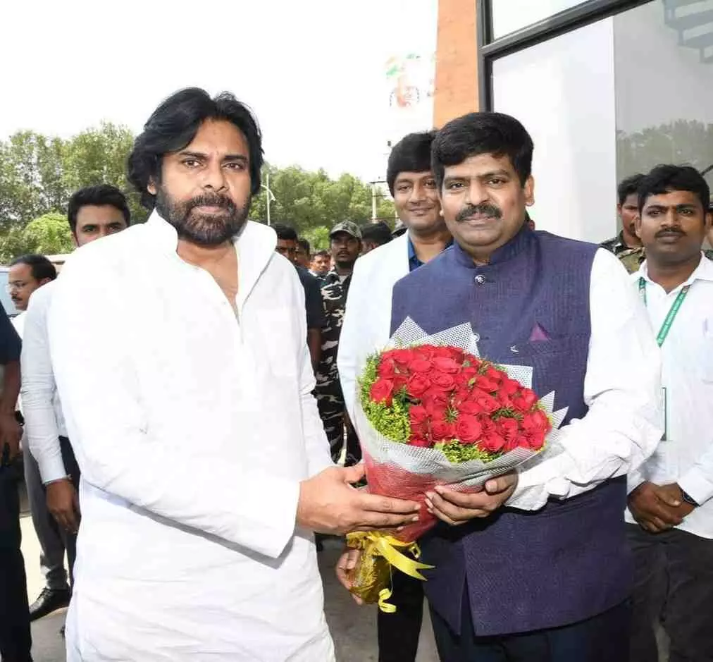 కూలీలు కాదు..శ్రామికులు కూలీలు కాదు..శ్రామికులు