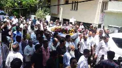 చంద్రమౌళి అంత్యక్రియలు..శోక సంద్రంగా మారిన వైజాగ్‌