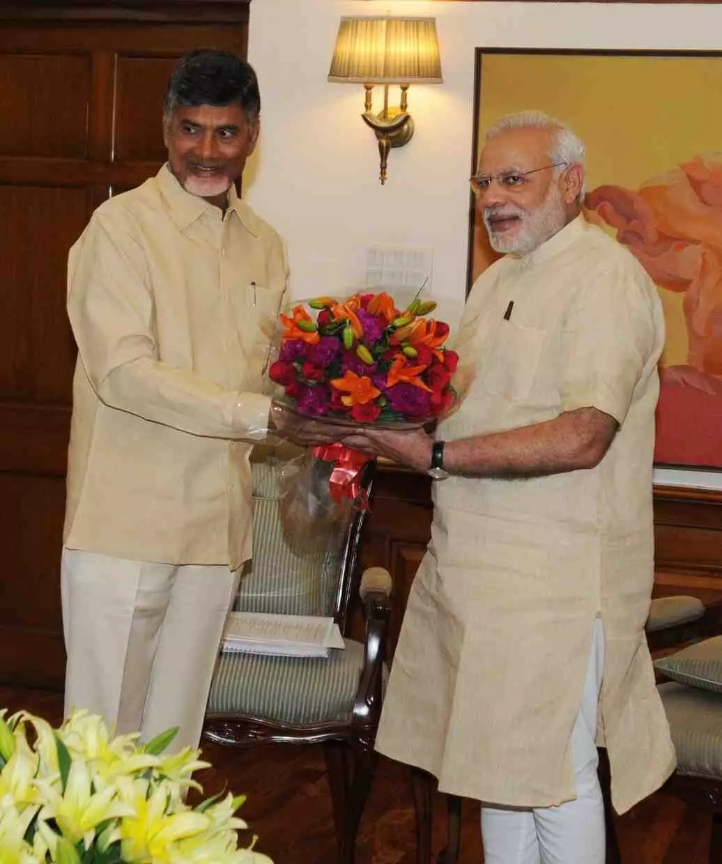 మోదీతో భేటీ అయిన చంద్రబాబు మోదీతో భేటీ అయిన చంద్రబాబు