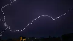 తెలంగాణలో ఓ వైపు వర్షాలు, మరో వైపు ఎండలు