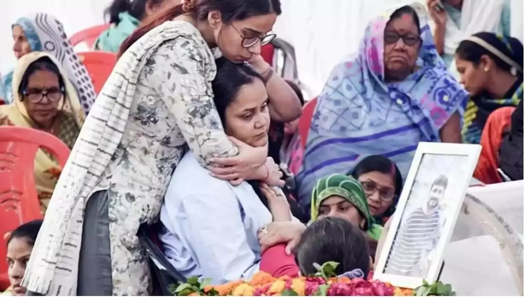 శుభం ద్వివేదిని అమరవీరుడిగా గుర్తించాలంటున్న అతని భార్య..ఎందుకు? శుభం ద్వివేదిని అమరవీరుడిగా గుర్తించాలంటున్న అతని భార్య..ఎందుకు?