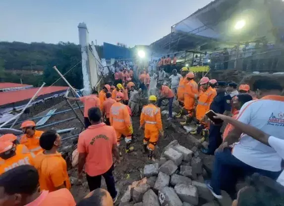 సింహాద్రి అప్పన్న చందనోత్సవంలో గోడకూలి 8 మంది మృతి