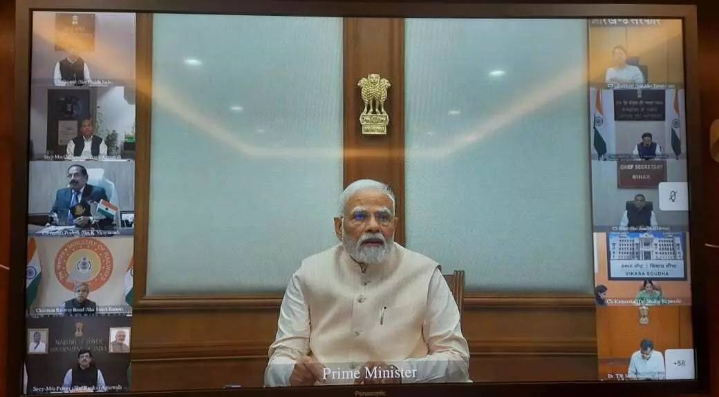 జాతీయ పాజెక్టులను సకాలంలో పూర్తి చేయండి