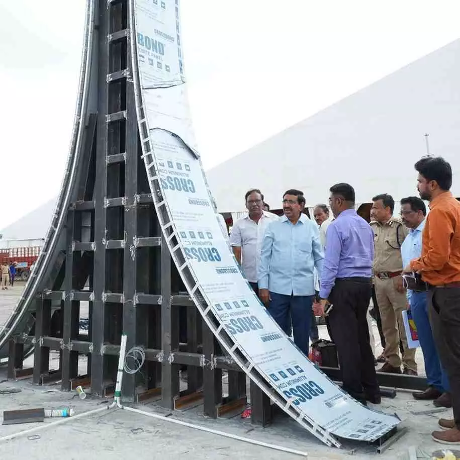 మోదీ సభకు 8వేల బస్సులతో జన సమీకరణ మోదీ సభకు 8వేల బస్సులతో జన సమీకరణ