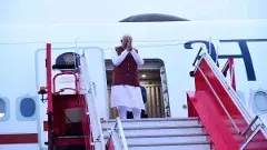 సరే వెళ్లొస్తా..ఢిల్లీకి పయనమైన మోదీ