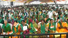 ఆకుపచ్చ కండువాలతో ఆకట్టుకున్న రైతులు