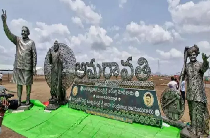 ప్రత్యేక ఆకర్షణగా మోదీ విగ్రహం ప్రత్యేక ఆకర్షణగా మోదీ విగ్రహం