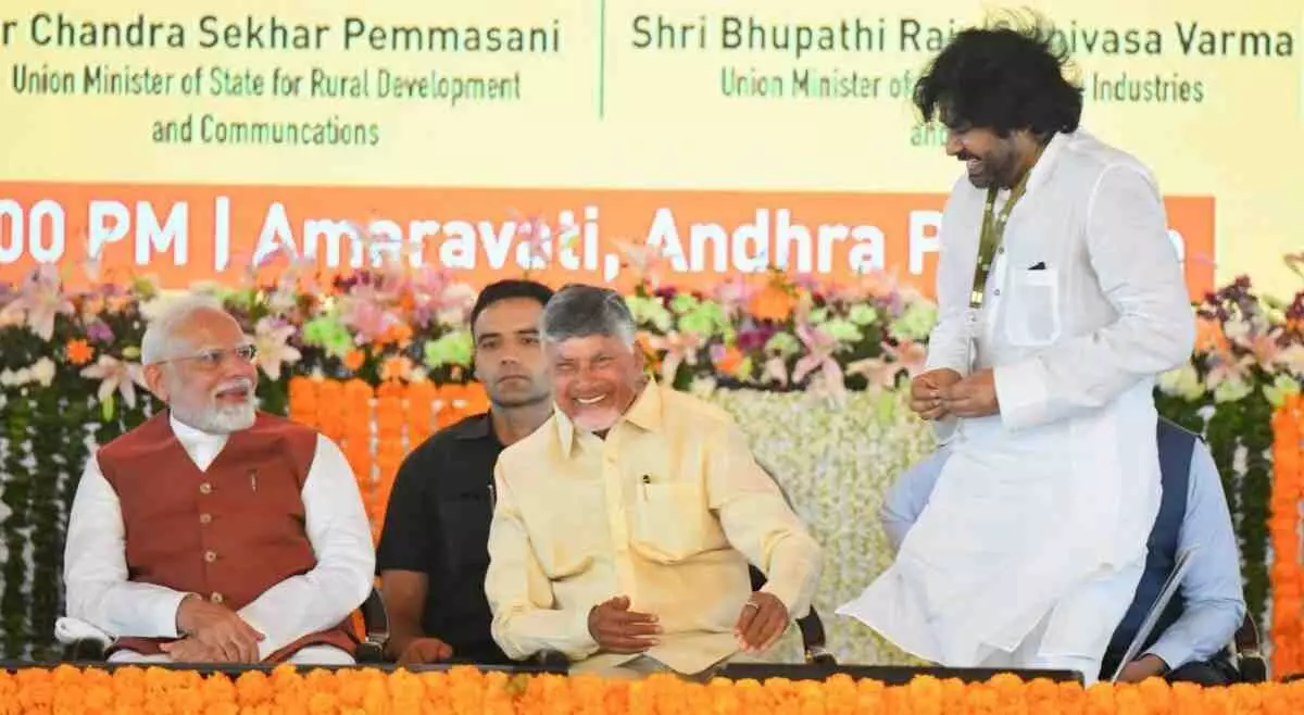చంద్రబాబుపై మోదీ పొగడ్తల వర్షం చంద్రబాబుపై మోదీ పొగడ్తల వర్షం