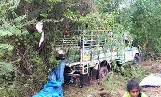 శ్రీశైల మల్లన్న.. ఈ ఘోరం ఏంది స్వామి..! శ్రీశైల మల్లన్న.. ఈ ఘోరం ఏంది స్వామి..!