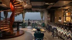 ఎవరి కోసం స్టార్ హోటళ్లలో బార్ లైసెన్స్ ఫీజు భారీ తగ్గింపు