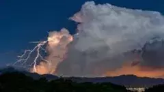 ఏపీలో రెడ్‌ అలెర్ట్‌–రాగల మూడు గంటల్లో భారీ వర్షాలు