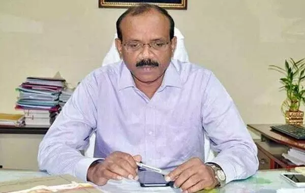 ఆంధ్రా మద్యం స్కాం చిక్కుల్లో మాజీ ఐఏఎస్ అధికారి ఆంధ్రా మద్యం స్కాం చిక్కుల్లో మాజీ ఐఏఎస్ అధికారి