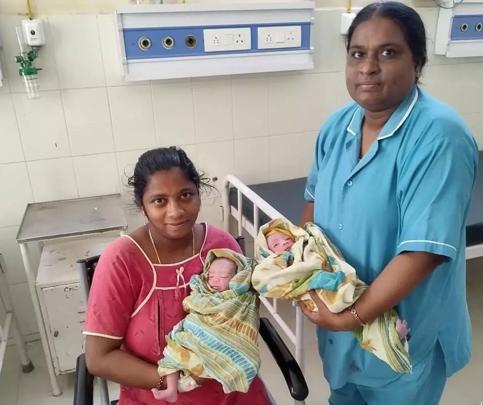 పాల్వంచలో గర్భిణీకి సాధారణ ప్రసవం చేసిన వైద్యులు, కవల పిల్లల జననం పాల్వంచలో గర్భిణీకి సాధారణ ప్రసవం చేసిన వైద్యులు, కవల పిల్లల జననం