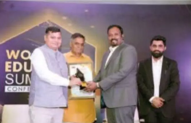 SRM-AP కి ప్లేస్మెంట్ ఎక్సలెన్స్ అవార్డు SRM-AP కి ప్లేస్మెంట్ ఎక్సలెన్స్ అవార్డు