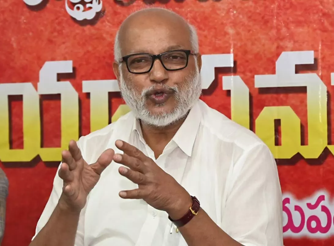 పాకిస్తాన్ తో దౌత్యయుద్ధం జరగాలి:సీపీఎం పాకిస్తాన్ తో దౌత్యయుద్ధం జరగాలి:సీపీఎం