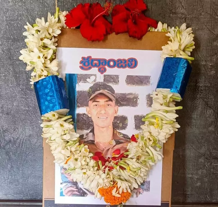 గోరంట్లలో నాయక్ విగ్రహం.. వీరుడా నీ త్యాగం వృథా కాదు.. గోరంట్లలో నాయక్ విగ్రహం.. వీరుడా నీ త్యాగం వృథా కాదు..