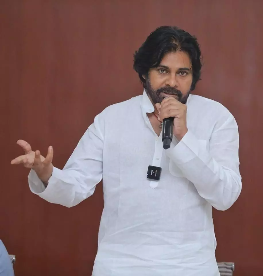 ఇండియా–పాకిస్తాన్ వార్కు మద్దతుగా ప్రత్యేక పూజలు ఇండియా–పాకిస్తాన్ వార్కు మద్దతుగా ప్రత్యేక పూజలు