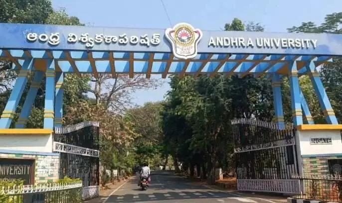 వార్ ఎఫెక్ట్–హాస్టళ్ల మూసివేతకు ఆంధ్ర యూనివర్శిటీ నిర్ణయం వార్ ఎఫెక్ట్–హాస్టళ్ల మూసివేతకు ఆంధ్ర యూనివర్శిటీ నిర్ణయం
