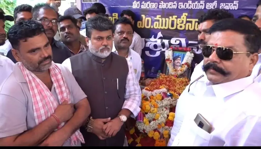 రేపు పవన్ కల్యాణ్ రాక.. అందరి దారులు కల్లి తాండా వైపే.. రేపు పవన్ కల్యాణ్ రాక.. అందరి దారులు కల్లి తాండా వైపే..