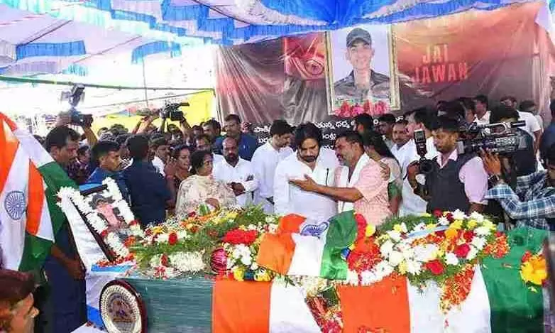Operation Sindhur | కల్లితండాలో కన్నీటి ధార..బోరున ఏడ్చిన పవన్ కల్యాణ్ Operation Sindhur | కల్లితండాలో కన్నీటి ధార..బోరున ఏడ్చిన పవన్ కల్యాణ్