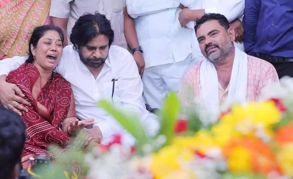 వీర జవాన్ మురళీ నాయక్కు ఘన నివాళులు వీర జవాన్ మురళీ నాయక్కు ఘన నివాళులు