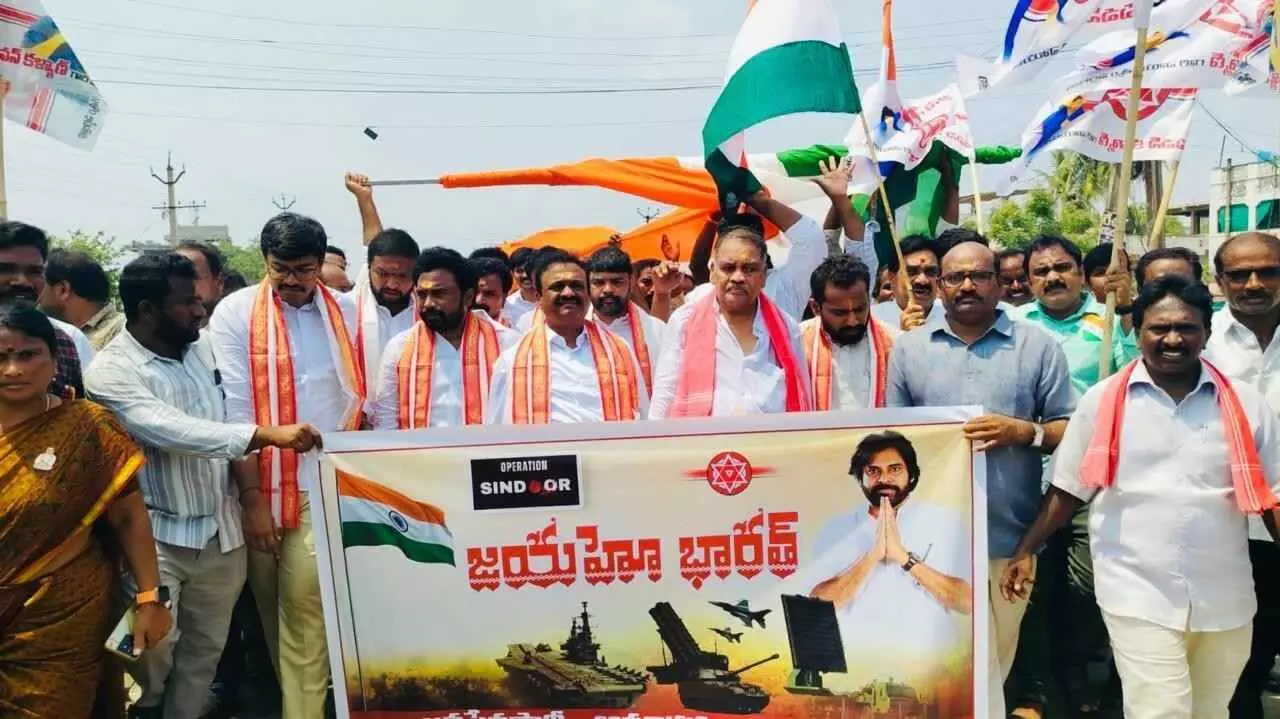 సైన్యం కోసం తమిళనాడు ఆలయాలలో పవన్ పూజలెందుకు? సైన్యం కోసం తమిళనాడు ఆలయాలలో పవన్ పూజలెందుకు?