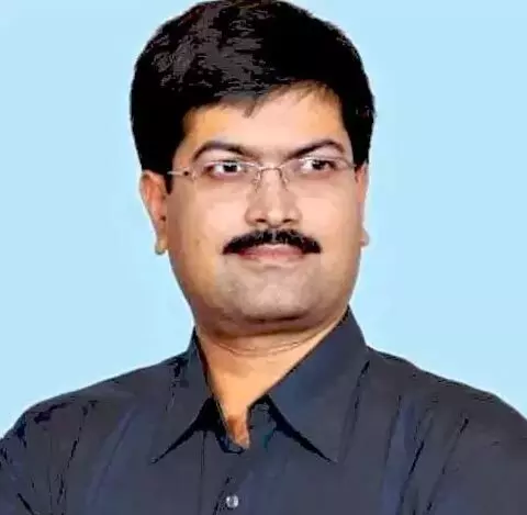 సజ్జల శ్రీధర్రెడ్డి రెండో రోజు విచారణ కస్టడీలోకి తీసుకున్న సిట్ సజ్జల శ్రీధర్రెడ్డి రెండో రోజు విచారణ కస్టడీలోకి తీసుకున్న సిట్