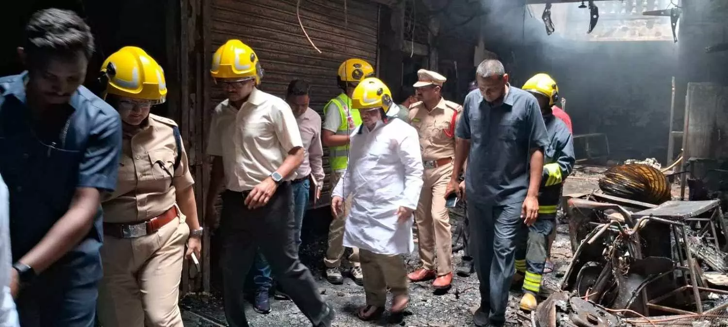 గుల్జార్హౌస్ అగ్నిప్రమాదంపై సీఎం,పీఎం దిగ్భ్రాంతి గుల్జార్హౌస్ అగ్నిప్రమాదంపై సీఎం,పీఎం దిగ్భ్రాంతి