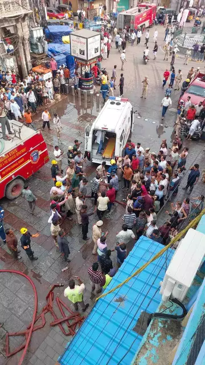 హైదరాబాద్ అగ్నిప్రమాదంపై అనుమానాలెన్నో...