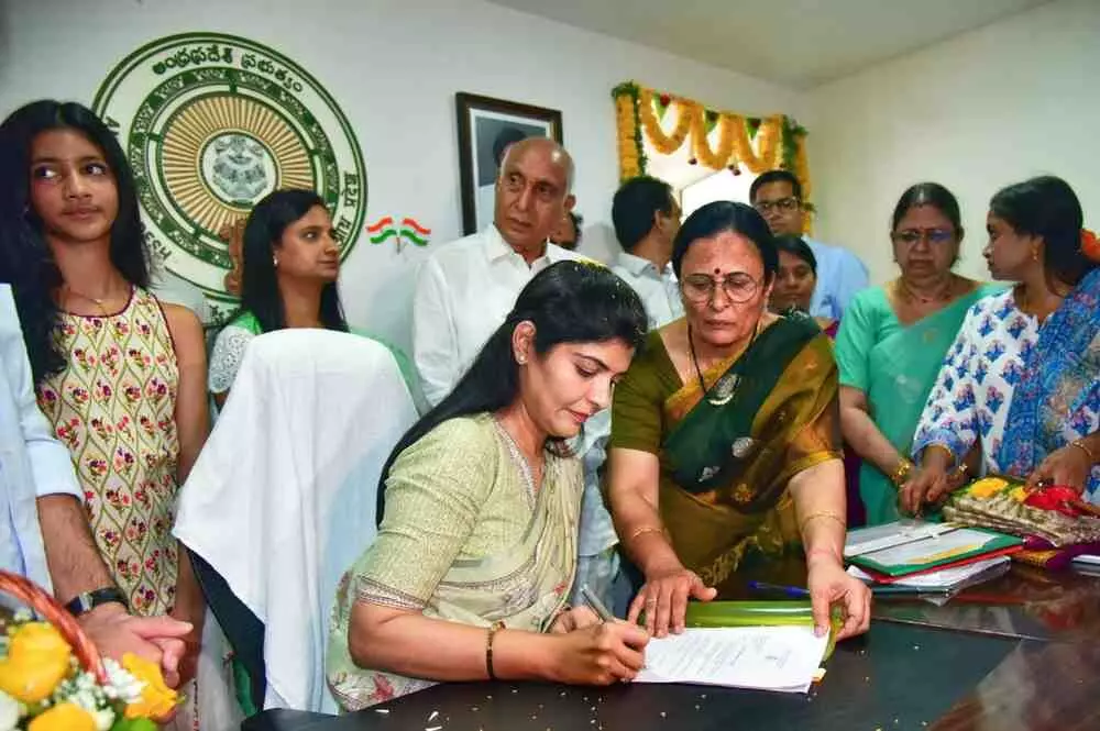 రాష్ట్రంలో మహిళల హక్కులను కాలరాస్తే కఠిన చర్యలు రాష్ట్రంలో మహిళల హక్కులను కాలరాస్తే కఠిన చర్యలు