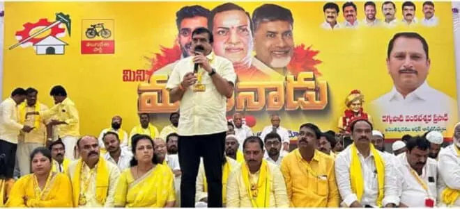 అనంతపురం: మినీమహానాడులో టీడీపీ ఎస్సీసెల్ నేత ఆత్మహత్యాయత్నం అనంతపురం: మినీమహానాడులో టీడీపీ ఎస్సీసెల్ నేత ఆత్మహత్యాయత్నం