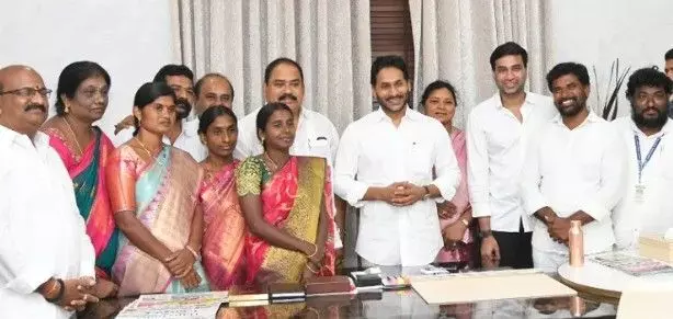 కూటమి దాష్టికాలను ధైర్యంగా ఎదుర్కొందాం కూటమి దాష్టికాలను ధైర్యంగా ఎదుర్కొందాం