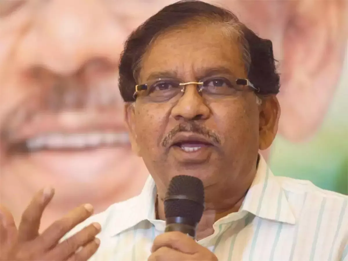 ఈడీ సోదాల తర్వాత కర్ణాటక సీఎం సిద్ధరామయ్యను కలిసిన పరమేశ్వర .. ఈడీ సోదాల తర్వాత కర్ణాటక సీఎం సిద్ధరామయ్యను కలిసిన పరమేశ్వర ..