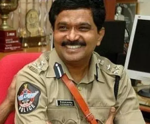 నేడు పోలీసు స్టేషన్లోనే ఐపీఎస్ ఆంజనేయులు నేడు పోలీసు స్టేషన్లోనే ఐపీఎస్ ఆంజనేయులు