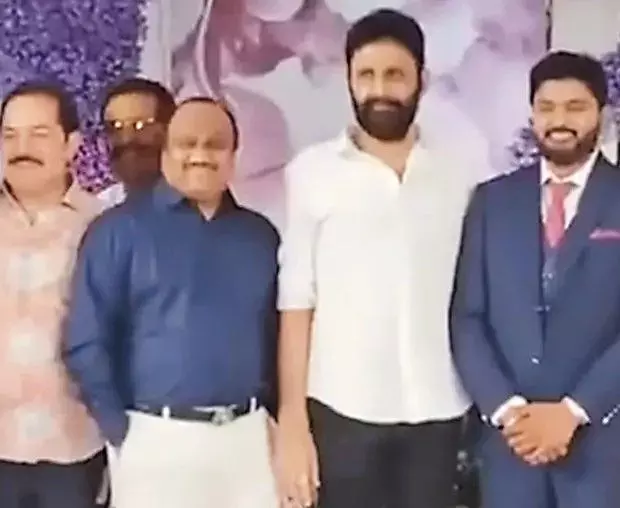 కోలుకున్న కొడాలి నాని..వివాహ వేడుకలో ప్రత్యక్షం కోలుకున్న కొడాలి నాని..వివాహ వేడుకలో ప్రత్యక్షం