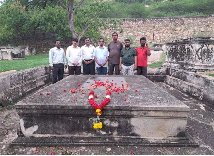 రాయలసీమ భూదేవుడు సర్ థామస్ మన్రోకి నివాళి రాయలసీమ భూదేవుడు సర్ థామస్ మన్రోకి నివాళి