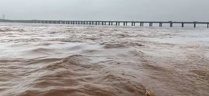 గోదావరిలో 8 మంది గల్లంతు గోదావరిలో 8 మంది గల్లంతు