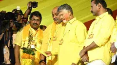 చంద్రబాబుతో కార్లో వచ్చిన మంత్రులు ఎవరంటే..