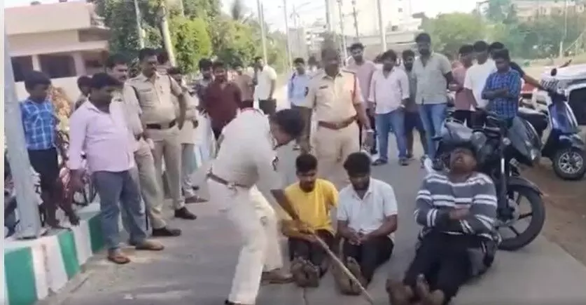 మానవత్వం మరిచిన ఏపీ పోలీస్ మానవత్వం మరిచిన ఏపీ పోలీస్