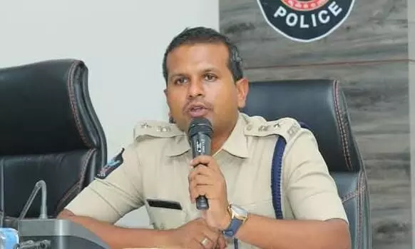 తెనాలి ఘటనపై ఎస్పీ వాదన ఇదీ... తెనాలి ఘటనపై ఎస్పీ వాదన ఇదీ...