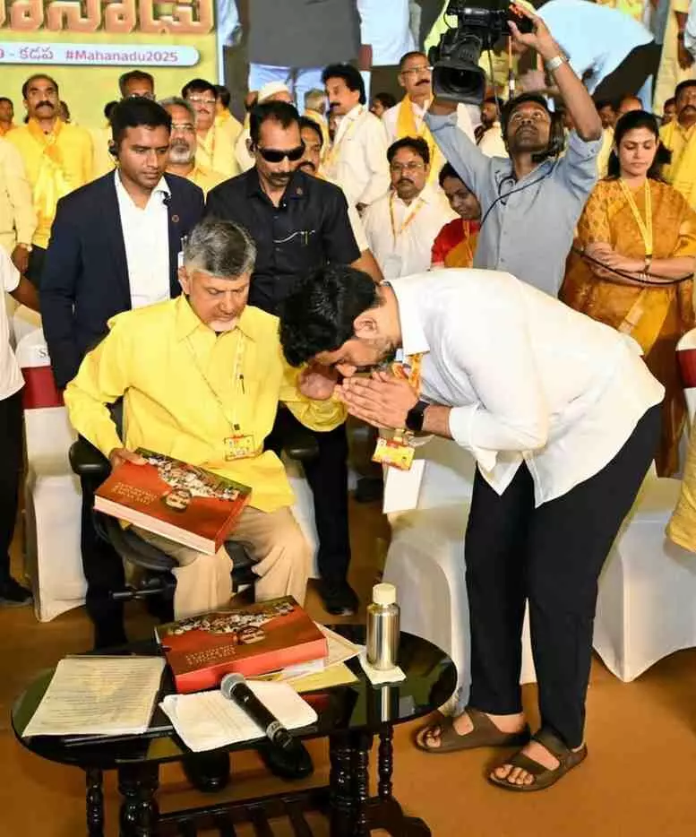 కొడుకంటే ఇలా ఉండాలి..శభాష్ లోకేష్ కొడుకంటే ఇలా ఉండాలి..శభాష్ లోకేష్