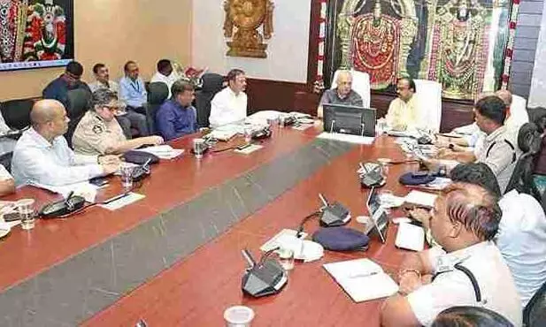 తిరుమల: మరింత అలర్ట్ గా ఉండాలంటున్న డీజీపీ తిరుమల: మరింత అలర్ట్ గా ఉండాలంటున్న డీజీపీ