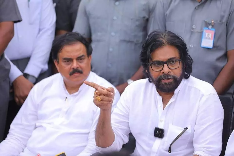 రేషన్ సరుకుల పంపిణీపై పవన్ కల్యాణ్ ఏమన్నారంటే రేషన్ సరుకుల పంపిణీపై పవన్ కల్యాణ్ ఏమన్నారంటే