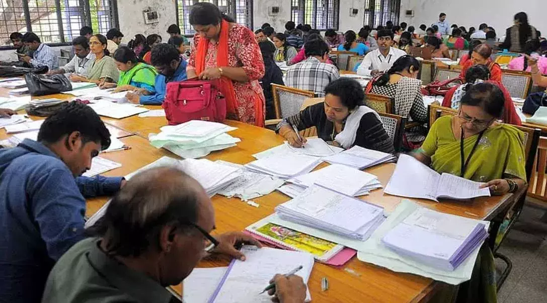 తప్పు ఉపాధ్యాయులది... నిర్లక్ష్యం ప్రభుత్వానిది!