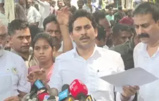 చంద్రబాబుపై 24 కేసులున్నాయి..రోడ్డుపైకి తీసుకొచ్చి తన్నుతారా? చంద్రబాబుపై 24 కేసులున్నాయి..రోడ్డుపైకి తీసుకొచ్చి తన్నుతారా?