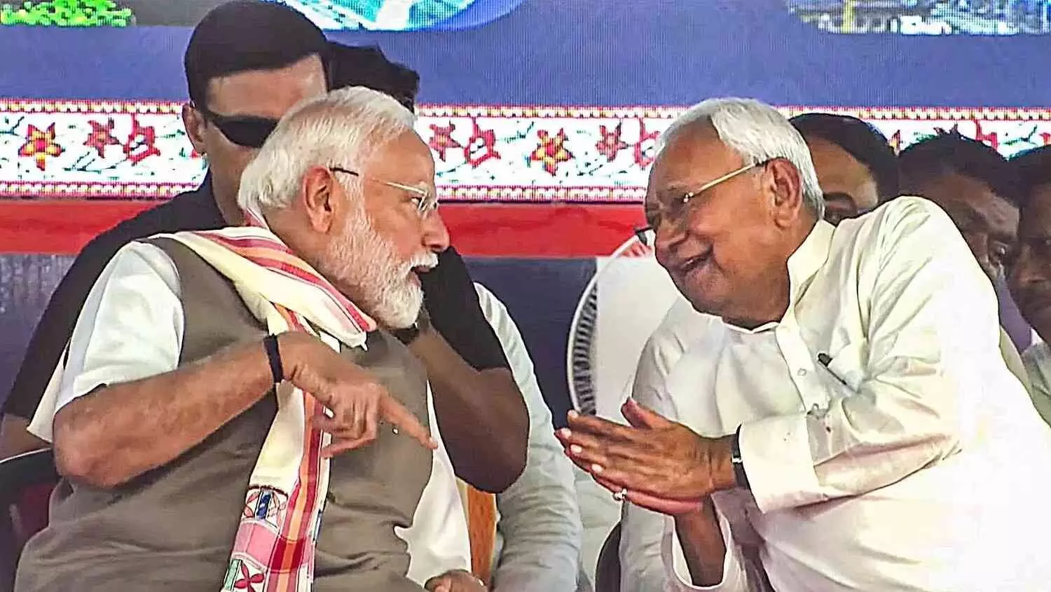 బీహార్లో ఎన్డీఏ సీఎం అభ్యర్థిత్వంపై కొనసాగుతున్న ఉత్కంఠ.. బీహార్లో ఎన్డీఏ సీఎం అభ్యర్థిత్వంపై కొనసాగుతున్న ఉత్కంఠ..